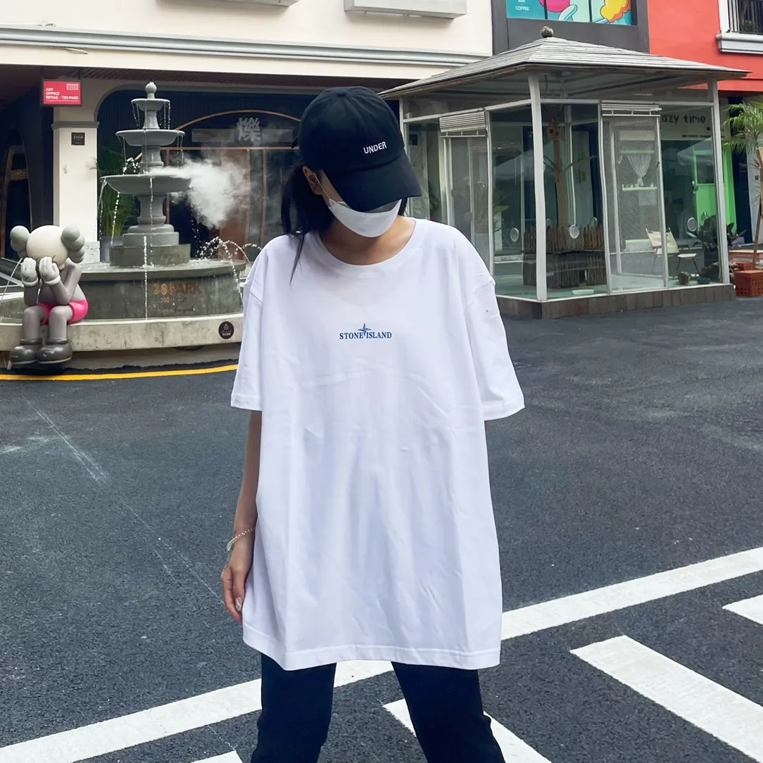 W629#P110💰 [Stone lsland/Stone Island summer new short-sleeved T-shirt with broken printed pattern on the chest] ⚠️[Original creation with high control of details] - Made of 260g combed cotton 32-count double yarn, soft and comfortable to the touch, sweat-absorbent and breathable. - Simple basic and versatile style, original quality, the first choice for couples. - Made in a large factory, four needles and five threads on the shoulder, neatly arranged, high quality workmanship. - Same style for men and women. Very versatile, one piece for everyone, details are clearly visible. Color: Black White Size: M L